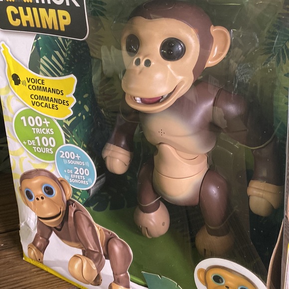 Zoomer Chimp, Interactive Chimp with Voice Command, Movement and Sensors 🐒🍌 - Picture 10 of 17